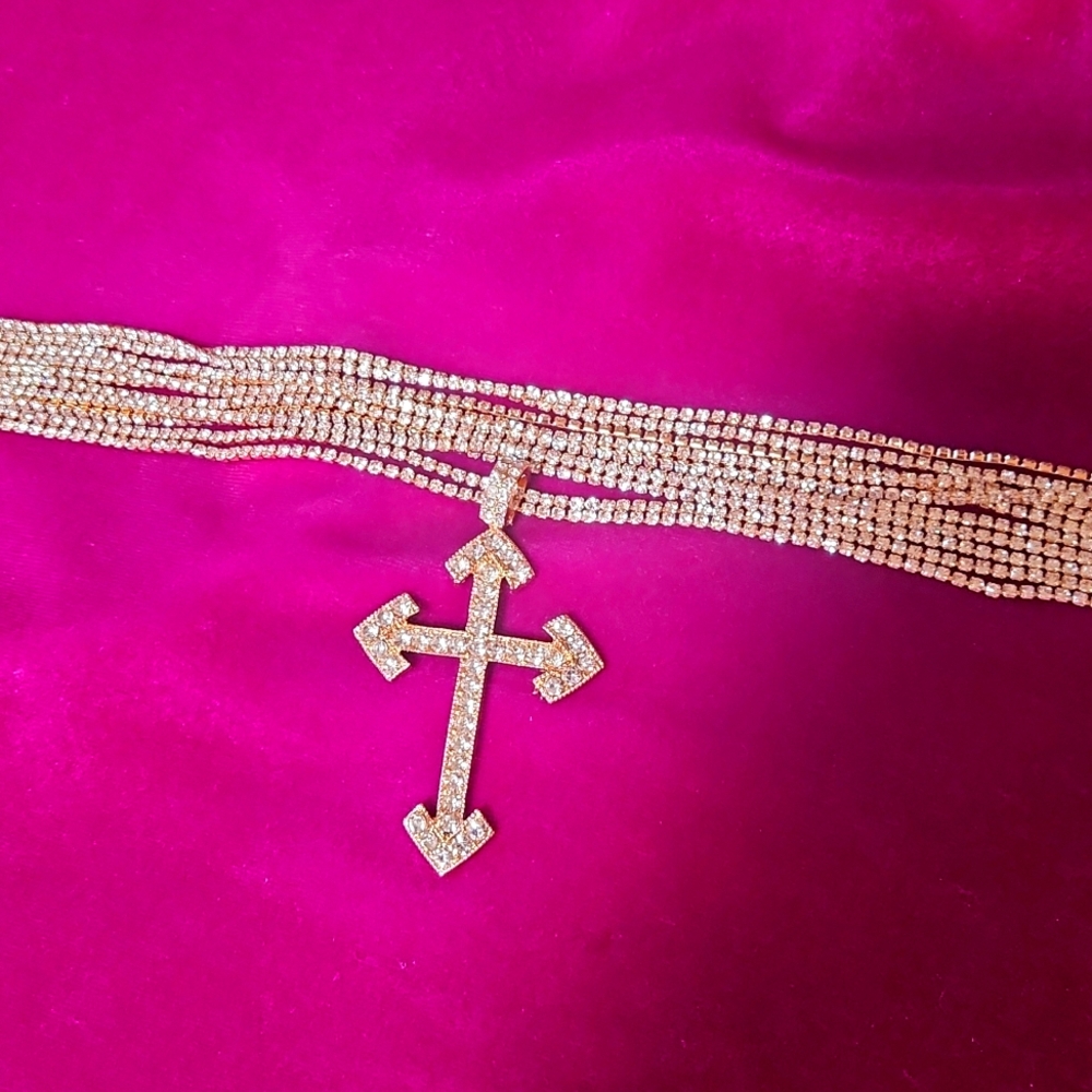 RINESTONE CHOKER WITH CROSS